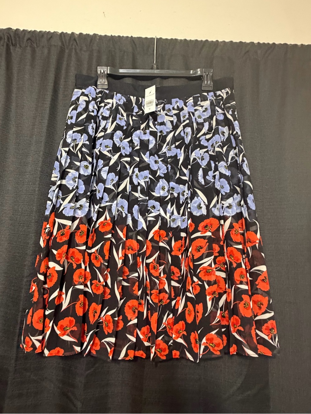 Ann Taylor Floral Pleated Midi Skirt in Black with Blue and Red Blooms